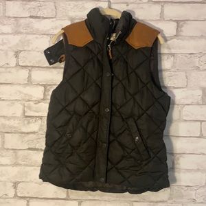 Black puffer vest